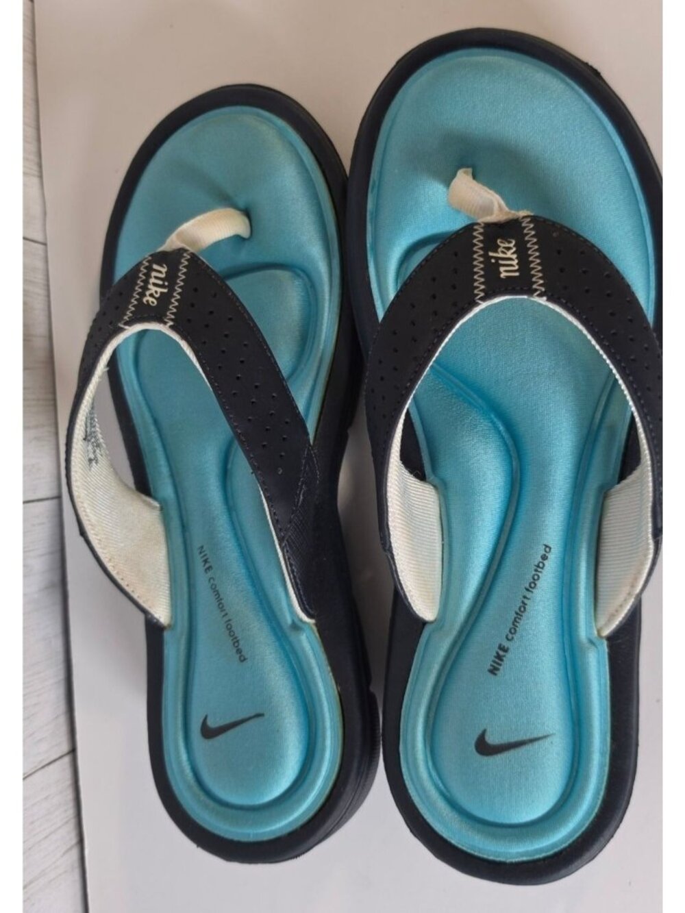NIKE COMFORT THONG SANDALS WOMENS 7 BLACK TURQUOISE CUSHIONED FOOTBED FLIP FLOPS